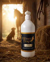 Load image into Gallery viewer, horse shampoo, dog shampoo, itchy skin, sensitive skin, oatmeal shampoo, manuka honey shampoo, horse grooming, dog grooming, natural animal care, New Zealand made, coat care, animal shampoo