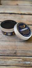 Load image into Gallery viewer, Black horse makeup enhancing coat colour for show ring finish